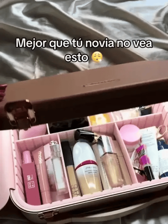 COSMETIQUERA CON ESPEJO LED
